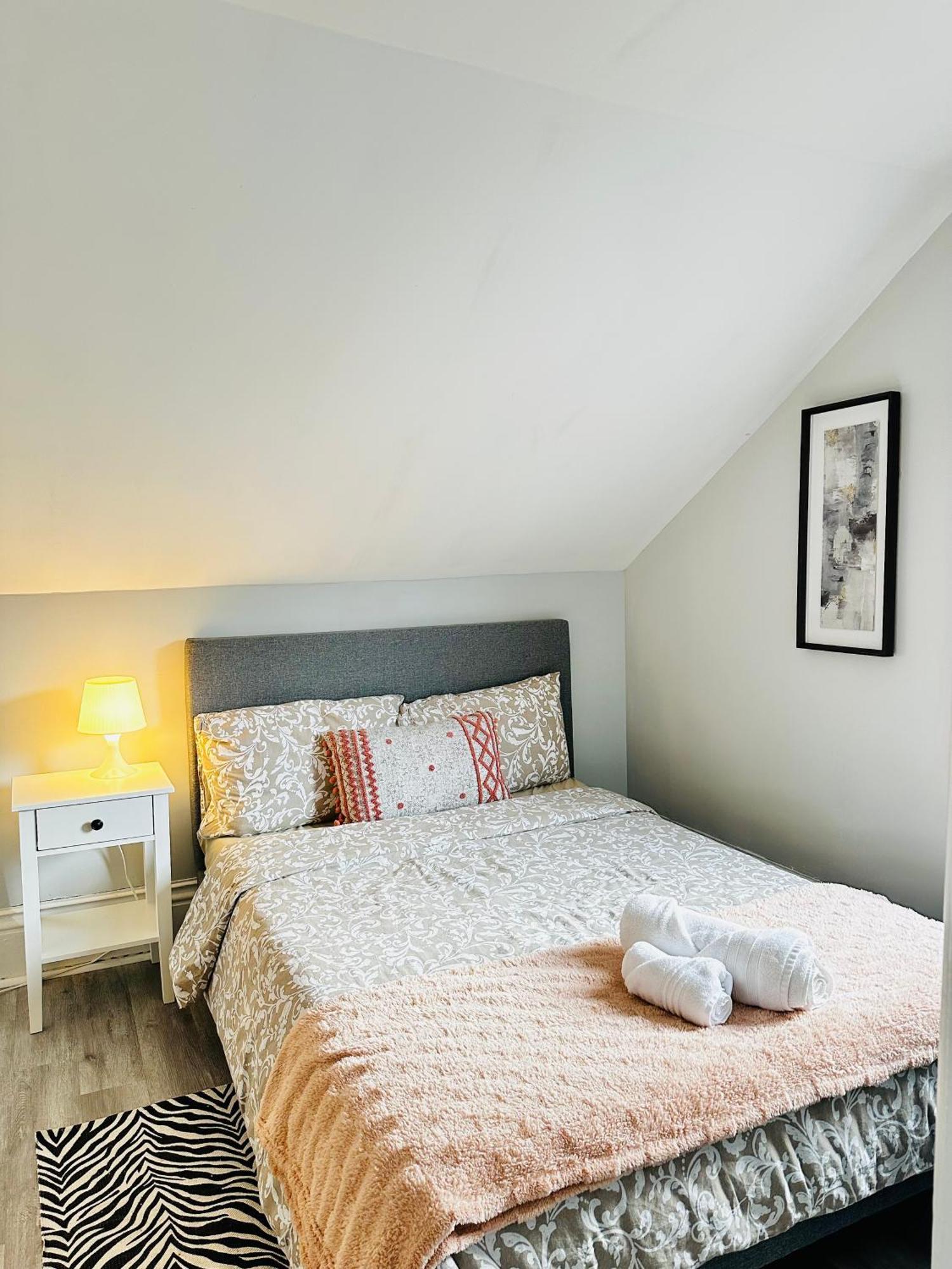 Ferienwohnung Cozy 2Br House Near Centre With Patio, Bbq, Backyard, And Netflix Peterborough Exterior foto