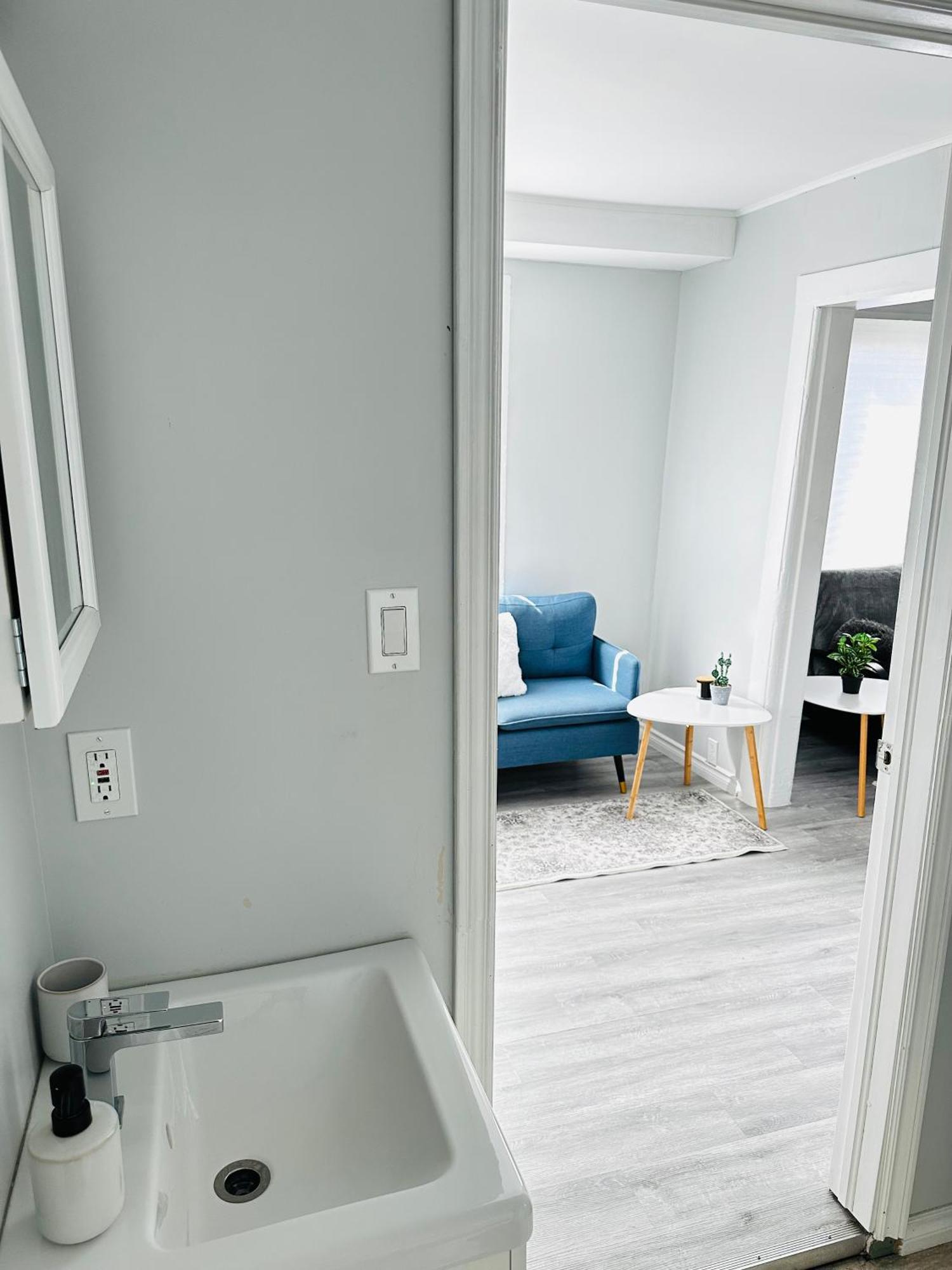 Ferienwohnung Cozy 2Br House Near Centre With Patio, Bbq, Backyard, And Netflix Peterborough Exterior foto