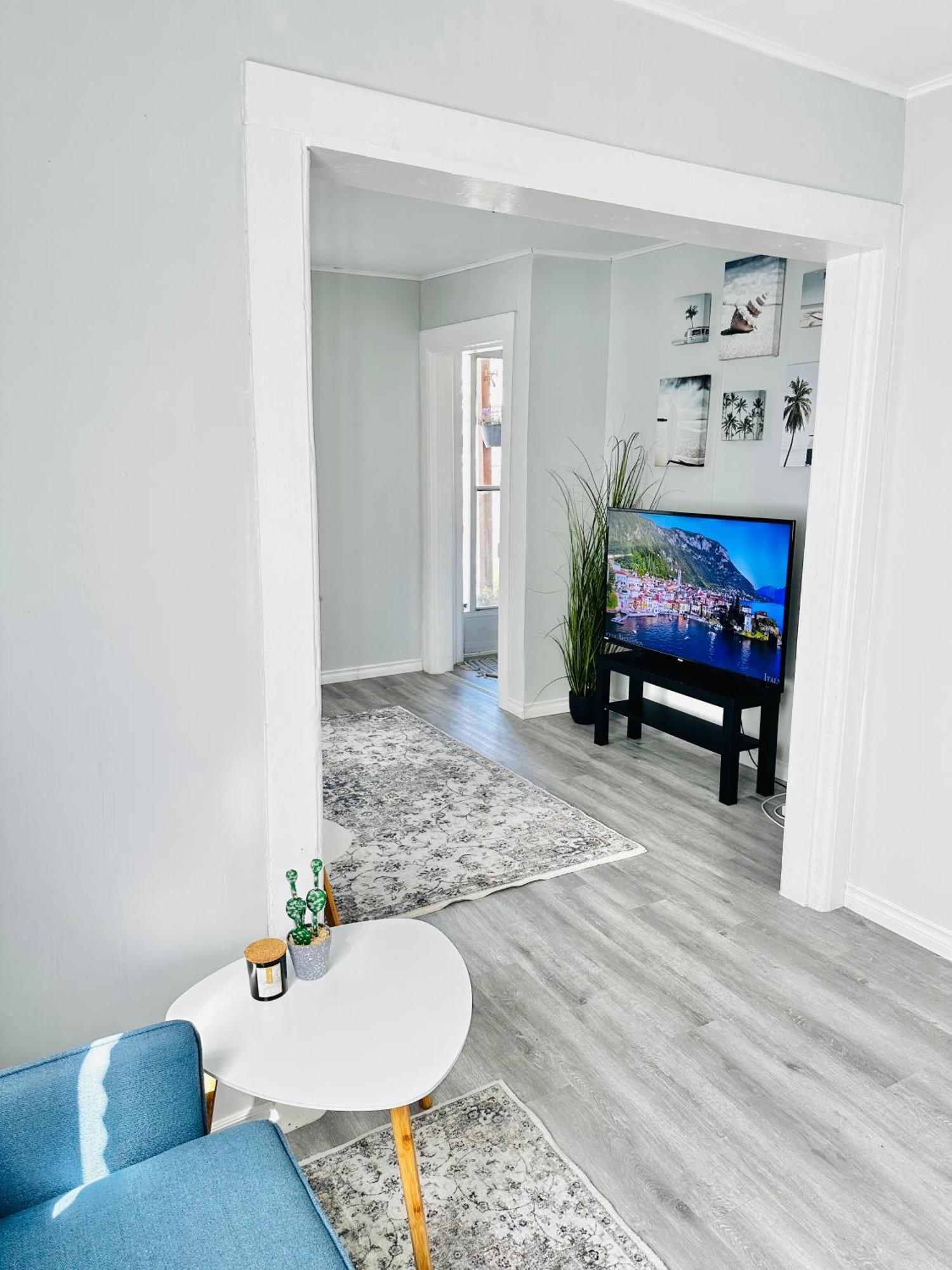 Ferienwohnung Cozy 2Br House Near Centre With Patio, Bbq, Backyard, And Netflix Peterborough Exterior foto