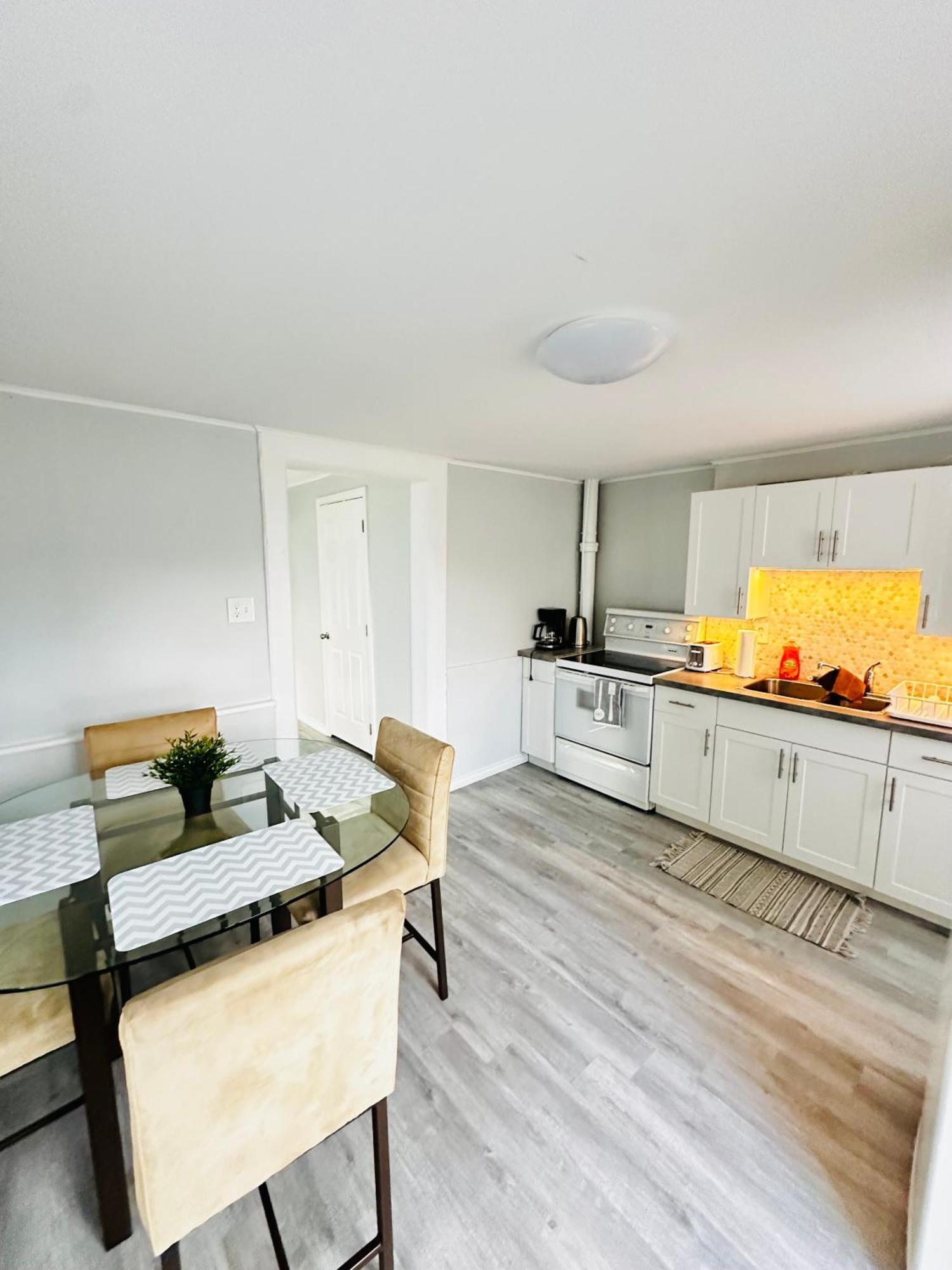 Ferienwohnung Cozy 2Br House Near Centre With Patio, Bbq, Backyard, And Netflix Peterborough Exterior foto